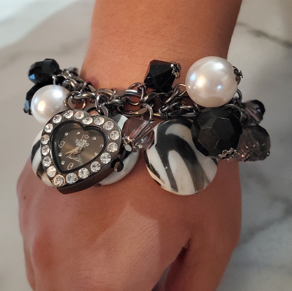 Retro Figaro Couture Charm Bracelet Heart Watch - Picture 2 of 16